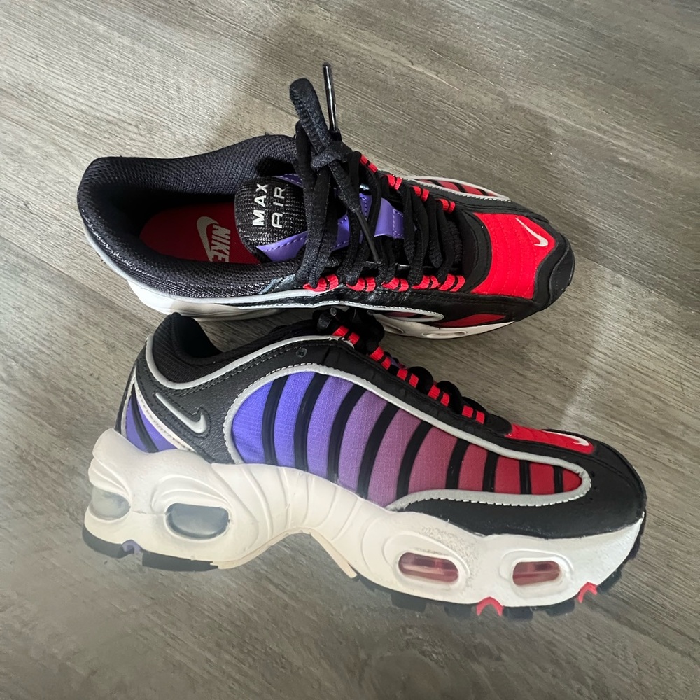 NIKE AIR MAX TAILWIND 4 WOMENS SNEAKER SIZE 6. 5